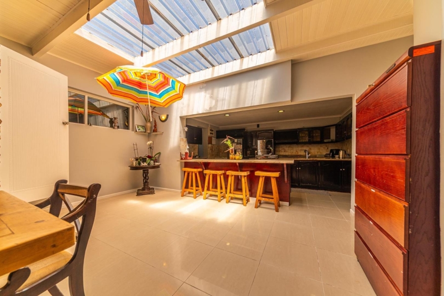 To Let 5 Bedroom Property for Rent in Loevenstein Western Cape